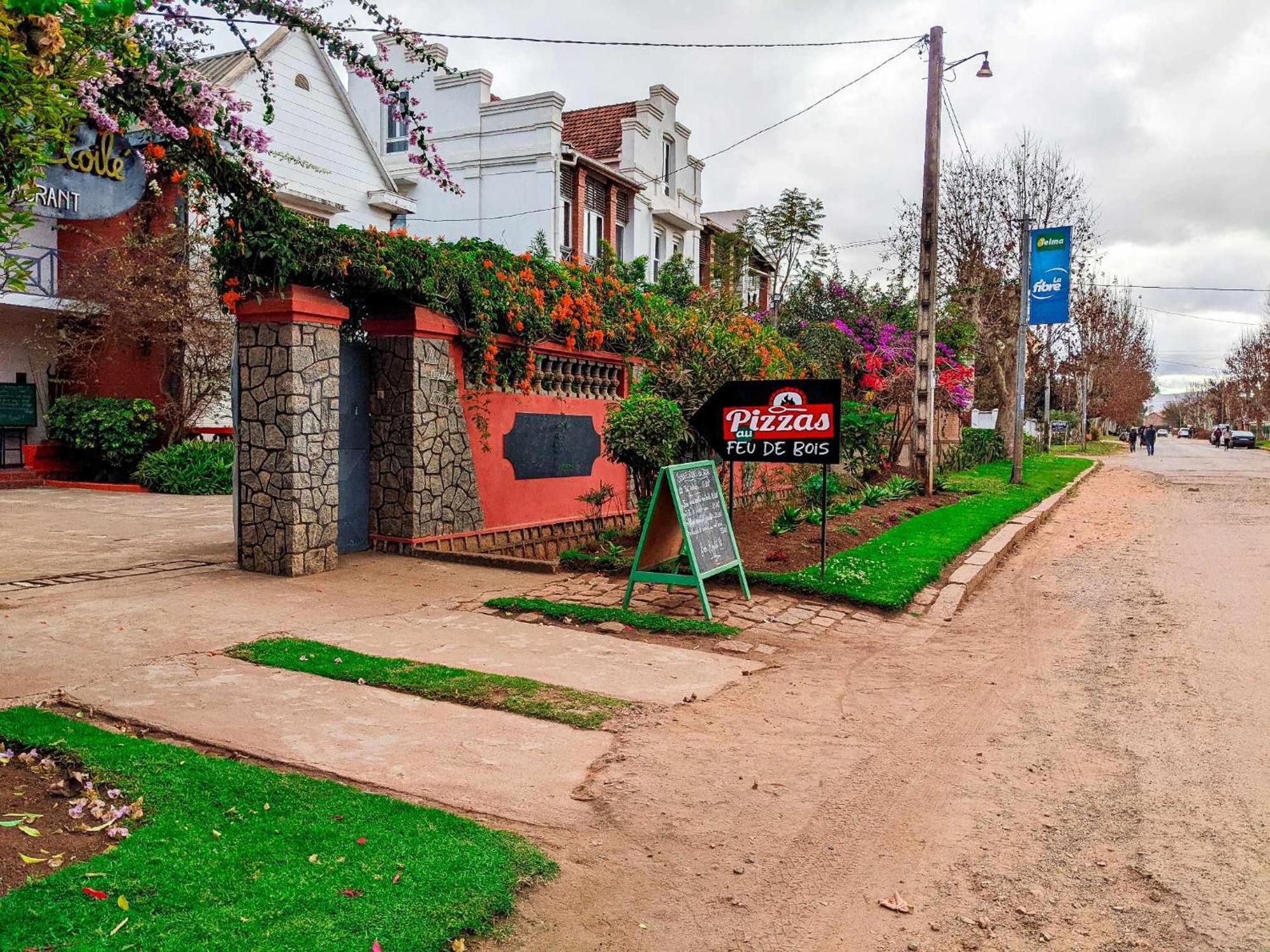 L'Anis Etoile - Hotel Restaurant Antsirabe Exterior foto